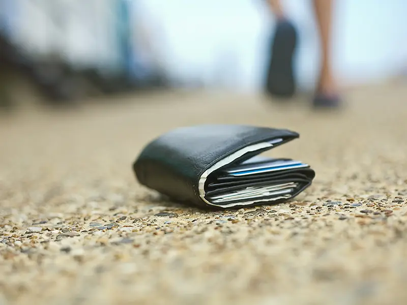 lost wallet on ground